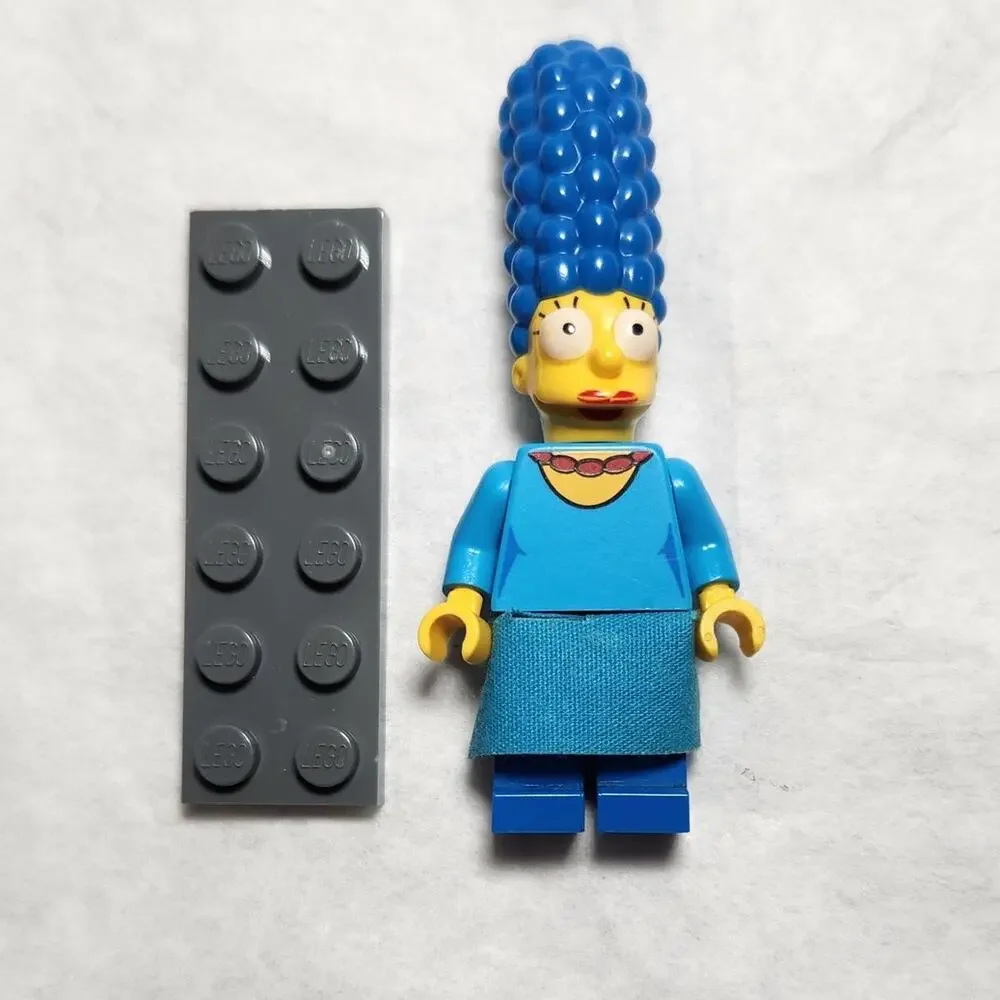 Lego Simpsons Marge Simpson Minifigure With Blue Apron On A Tile VG Pre-owned